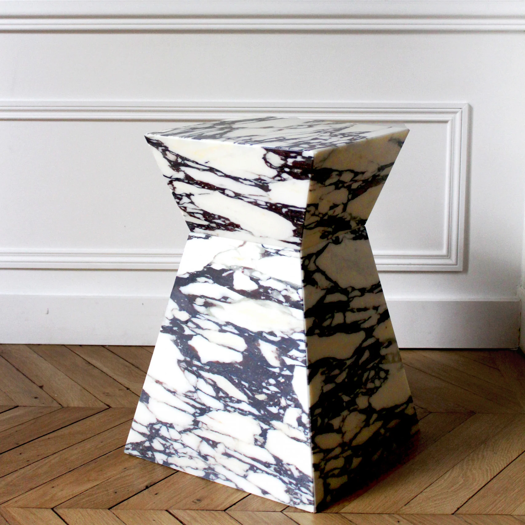 Aria Calacatta Viola Table - Image 3