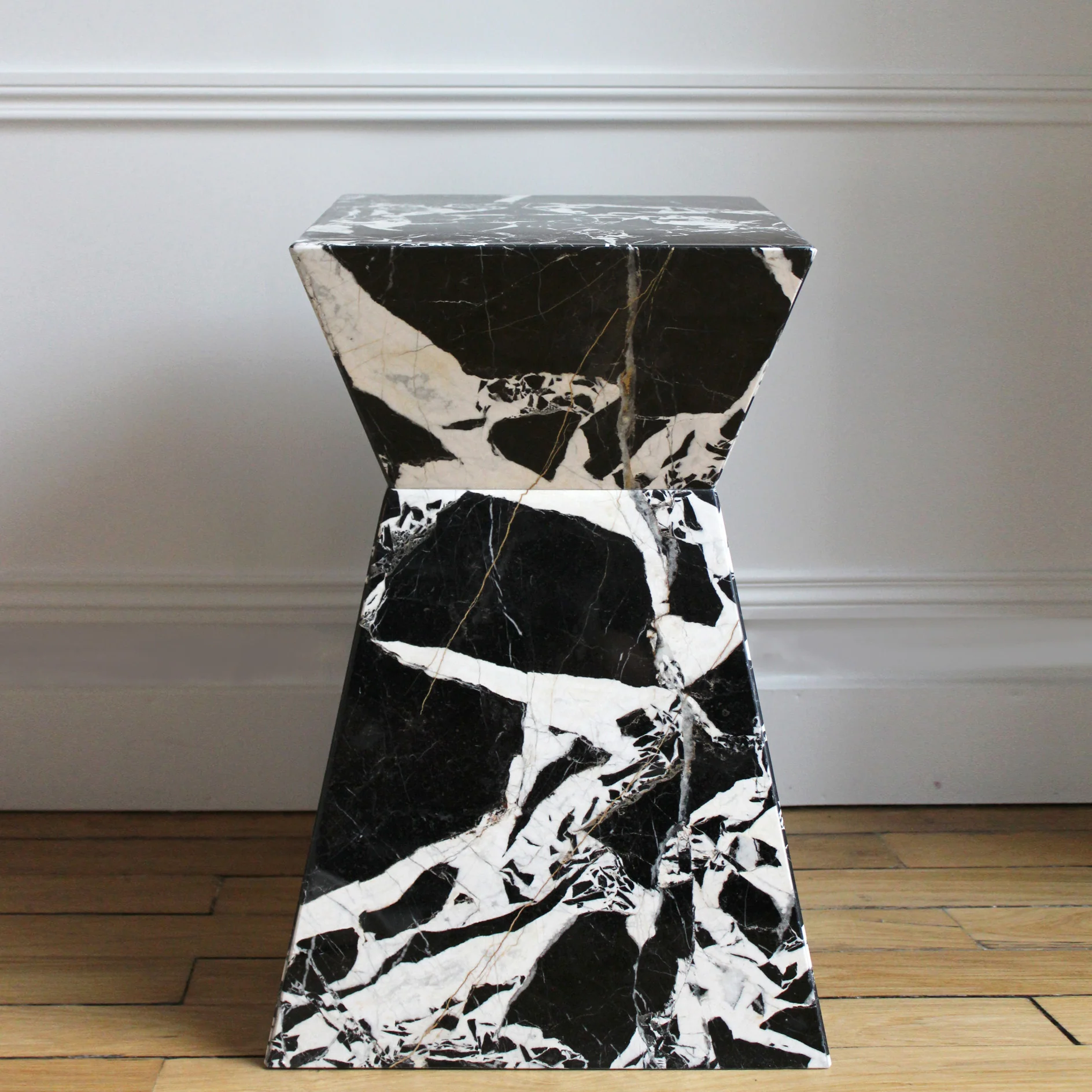 Aria Grand Antique Table - Image 4