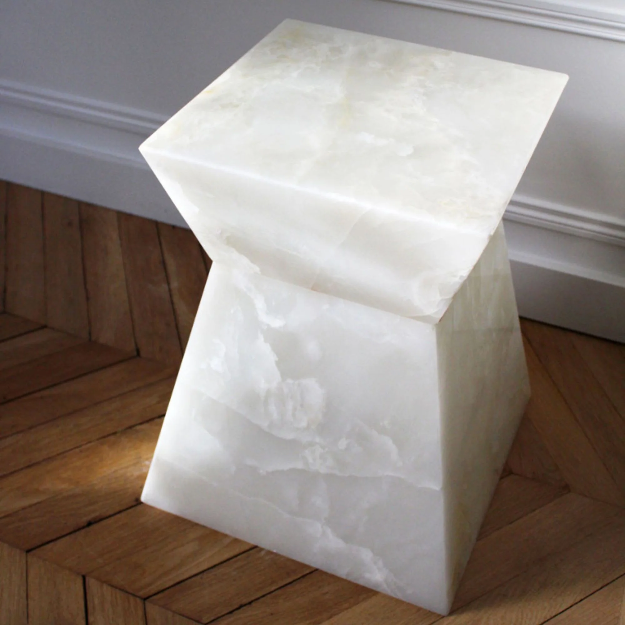 Aria White Onyx Table - Image 3