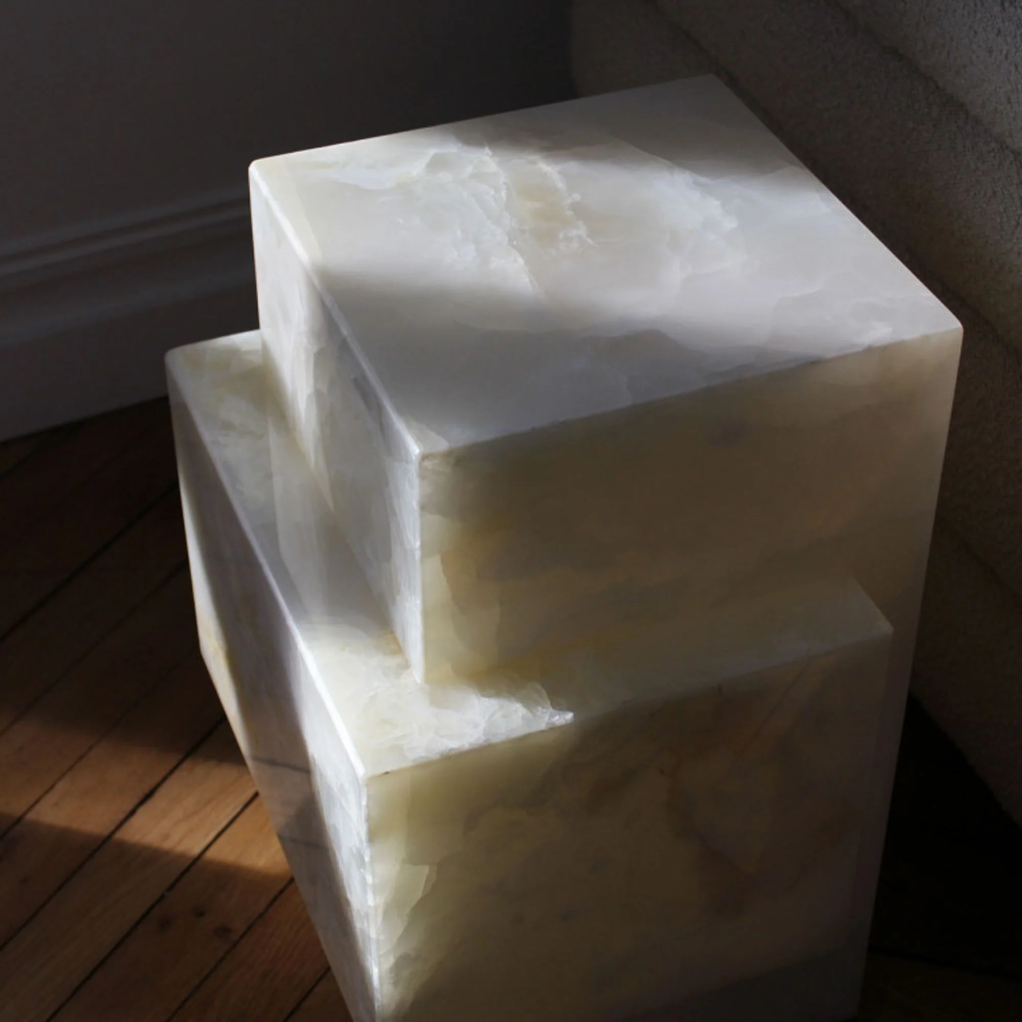 Ella White Onyx Table - Image 8