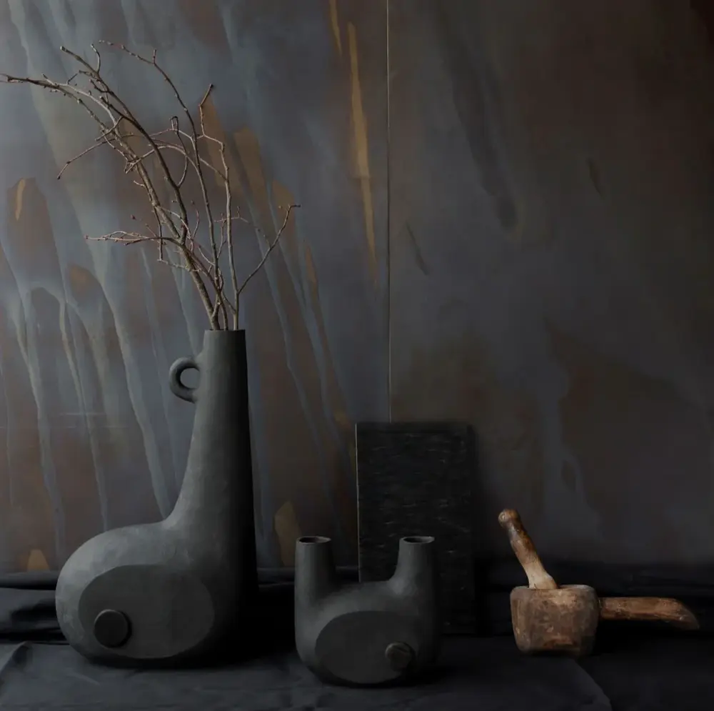 Small Sculpted Vase Black - Image 2