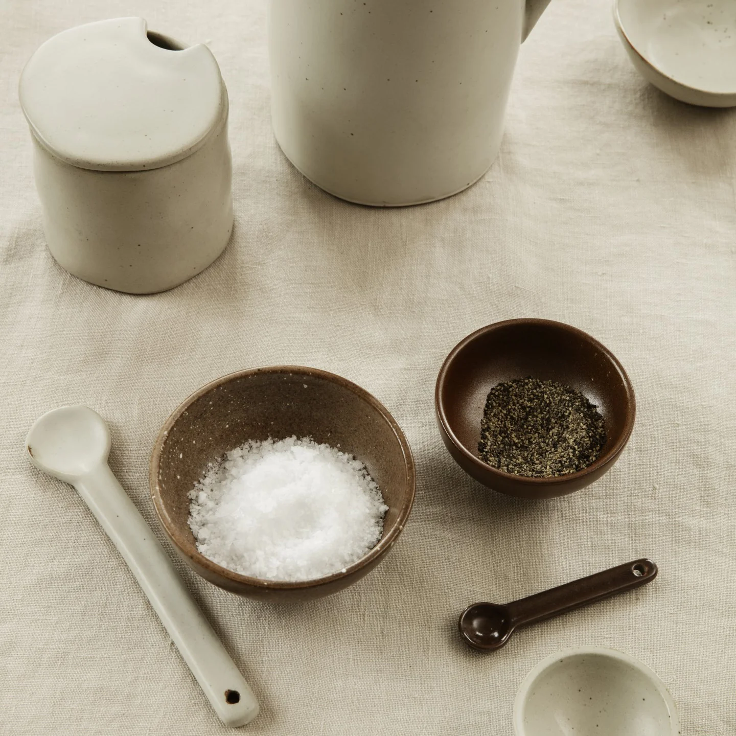 Flow Jar with spoon - Off-white Speckle - Image 2