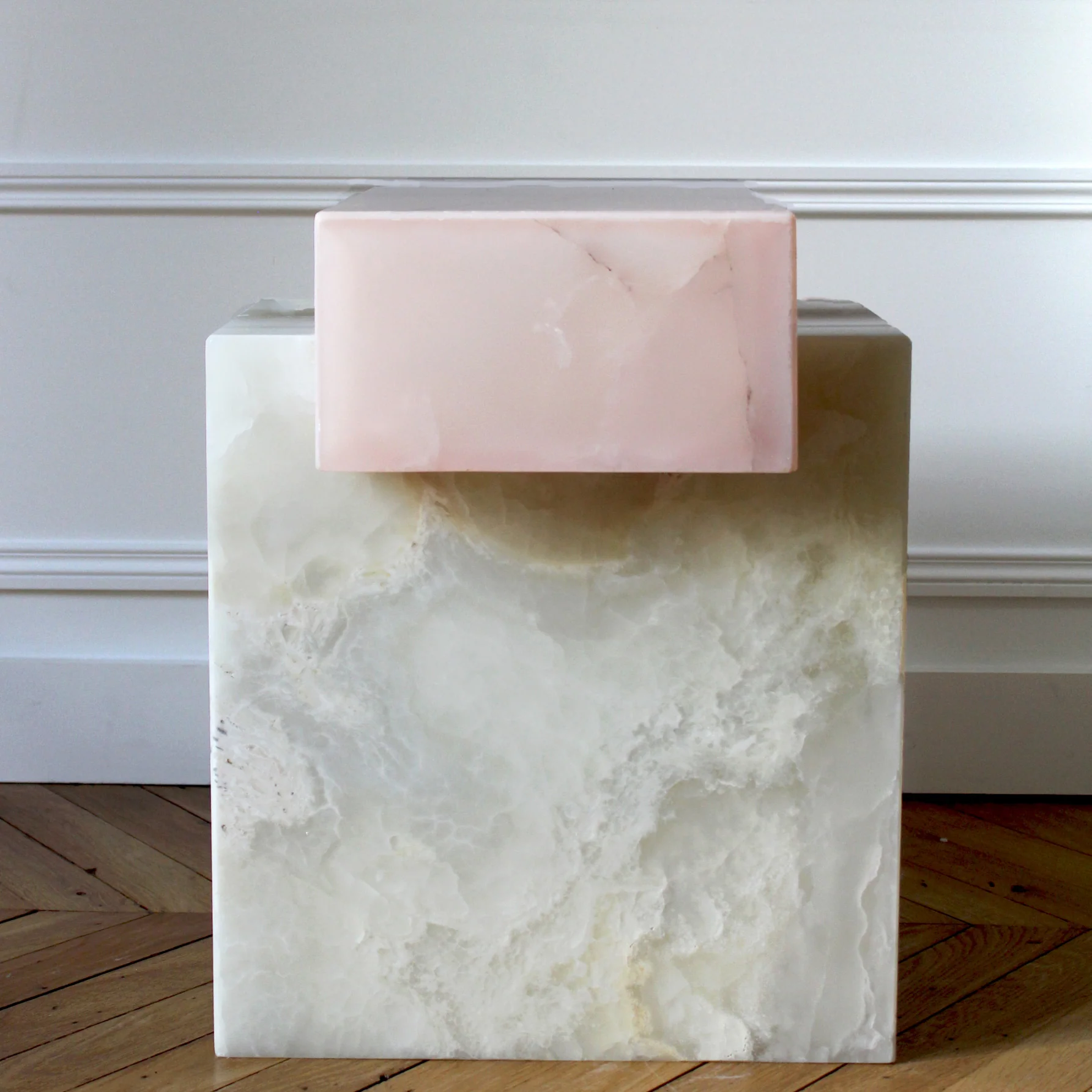 Gaia White And Pink Onyx Table - Image 4