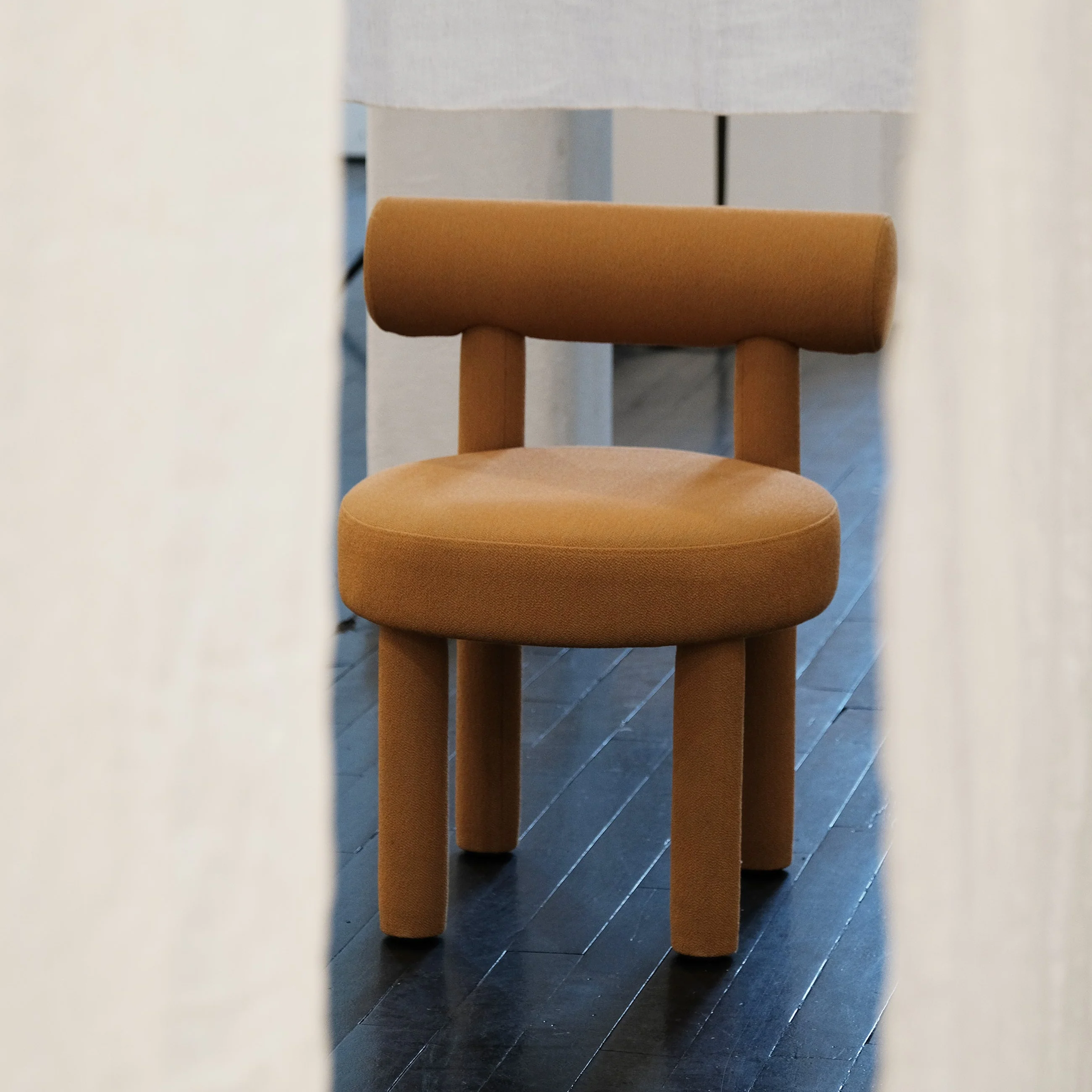 Gropius Chair CS1 - Sera Rohi Chutney - Floor Model - Grade A - Image 2