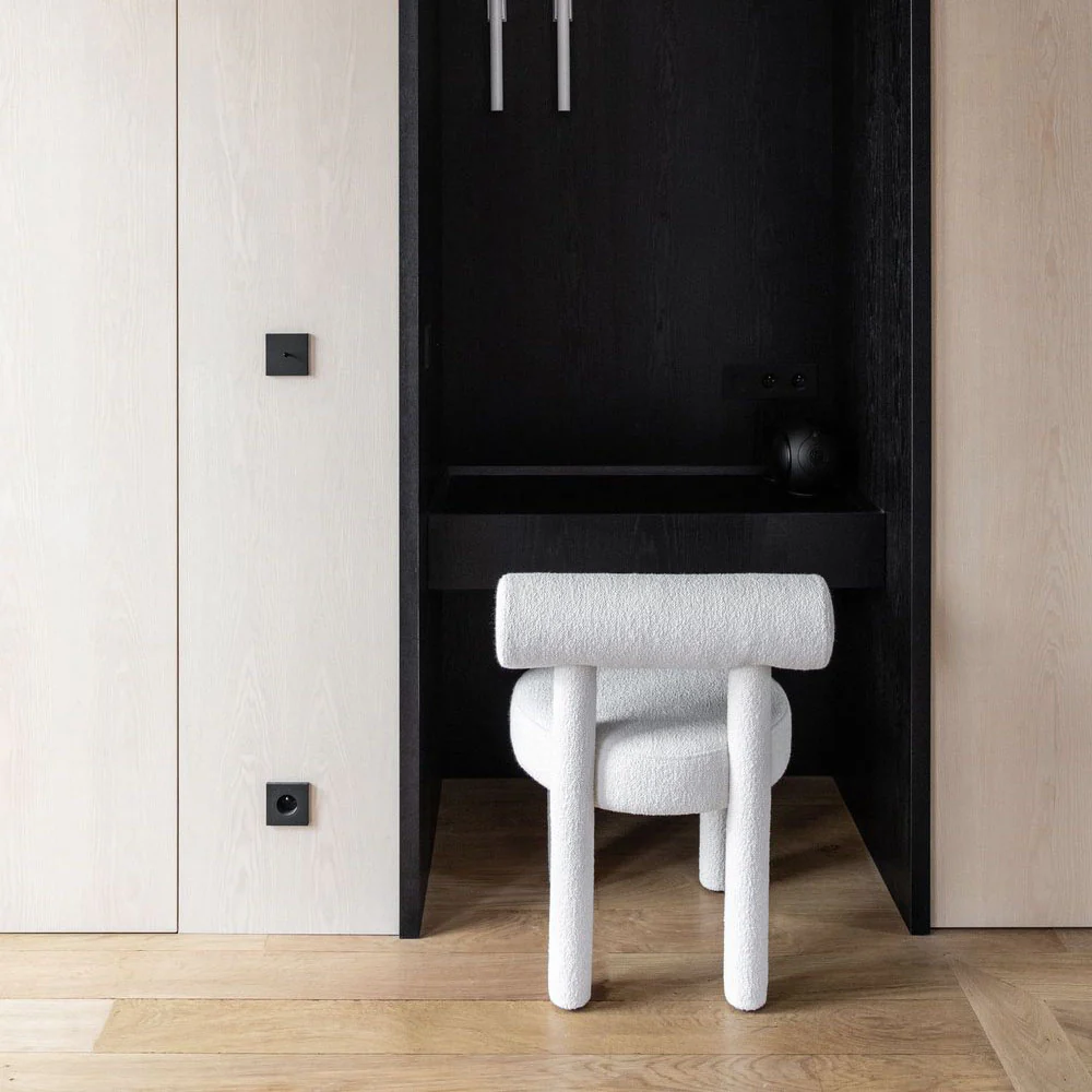Gropius Chair CS1 - Sera Rohi Chutney - Floor Model - Grade A - Image 6