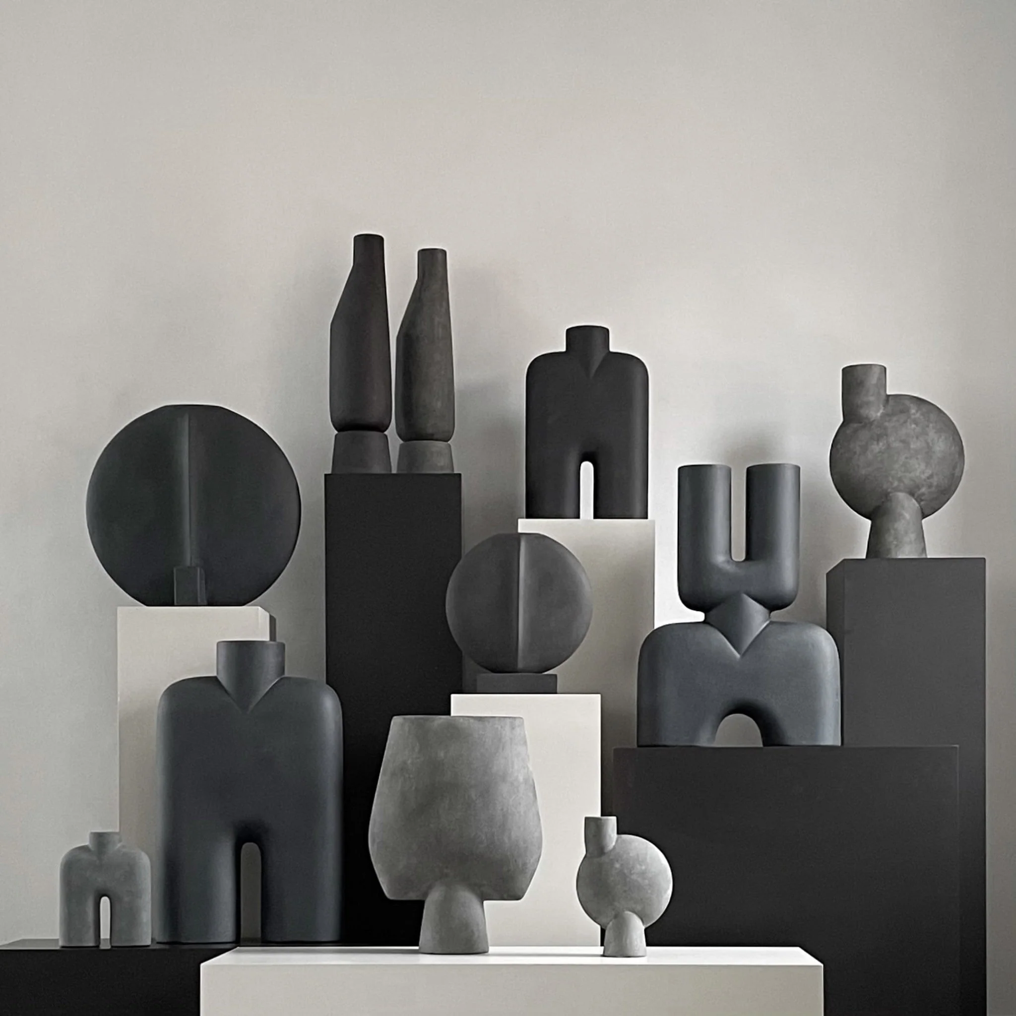 Guggenheim Vase, Big - Coffee - Image 4