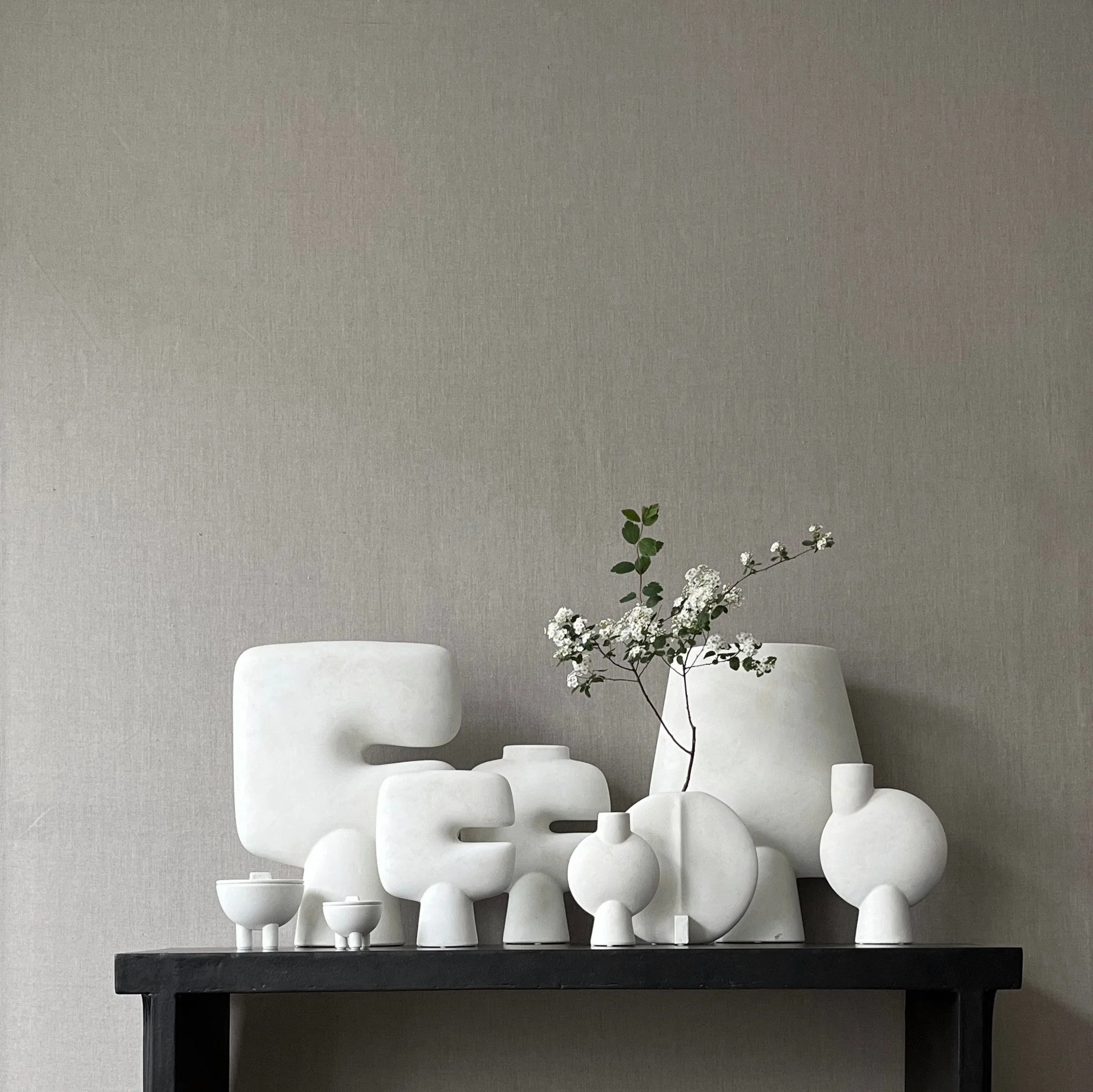 Guggenheim Vase, Petit - Bone White - Image 4