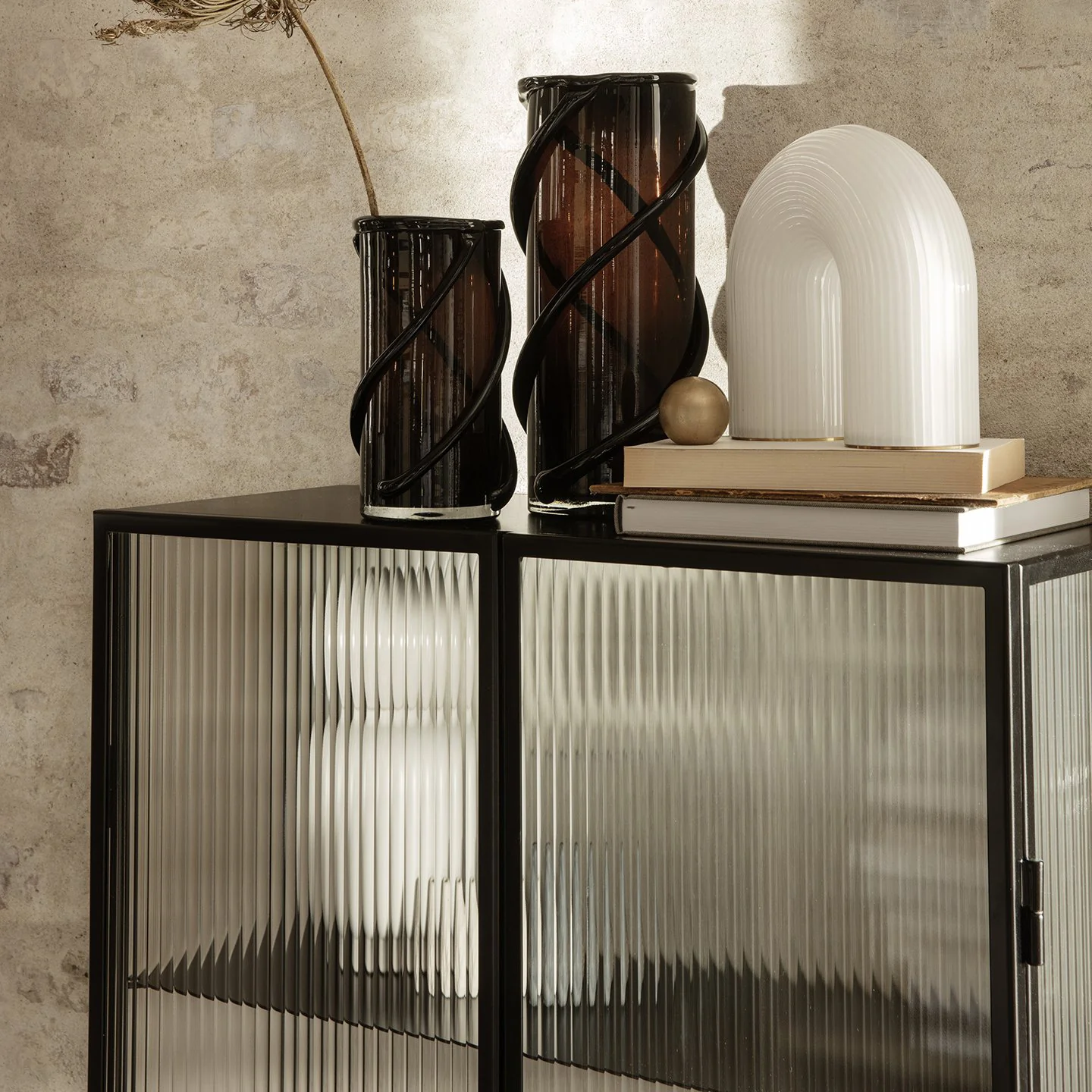 Haze Vitrine - Reeded glass - Black - Image 4