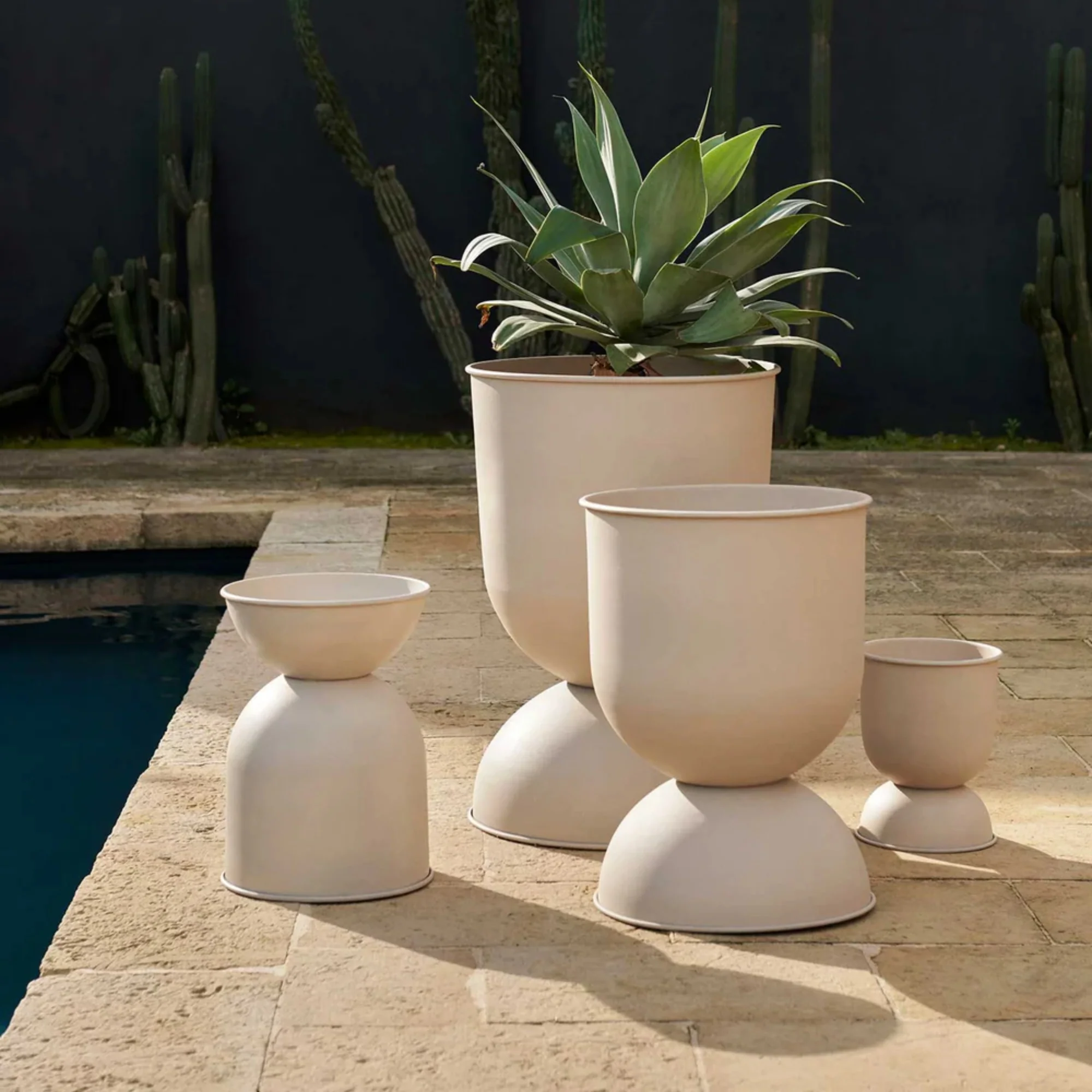 Hourglass Pot