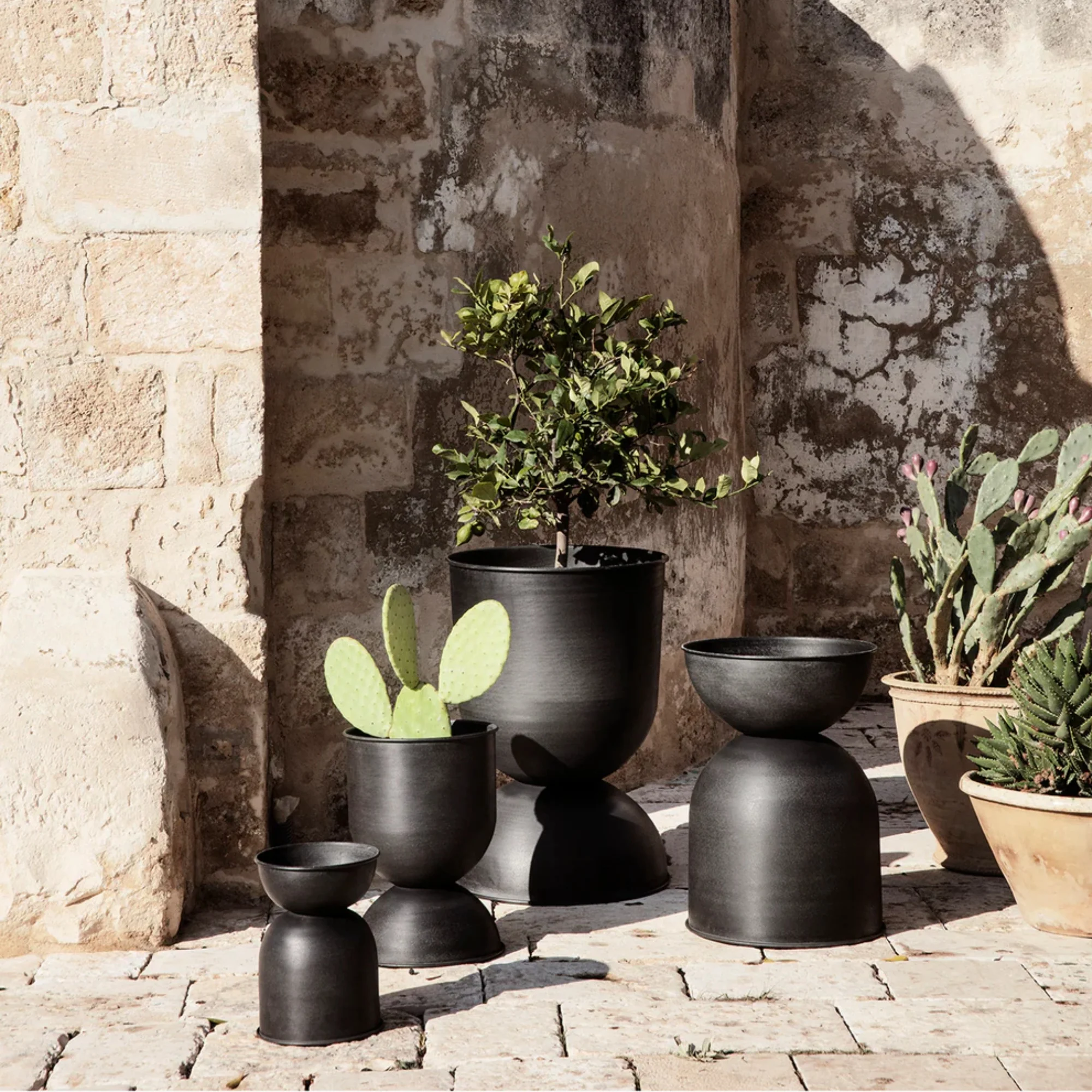 Hourglass Pot - Image 6