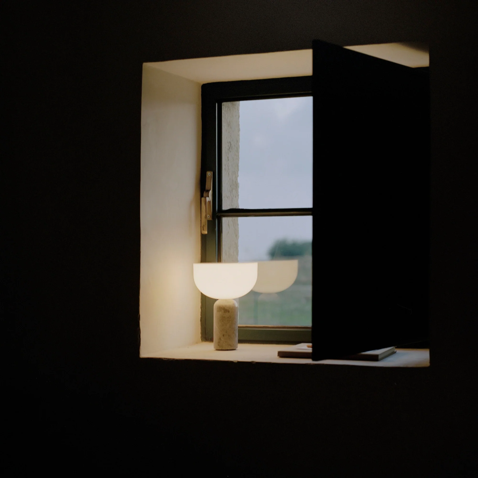 Kizu Portable Table Lamp - Image 25