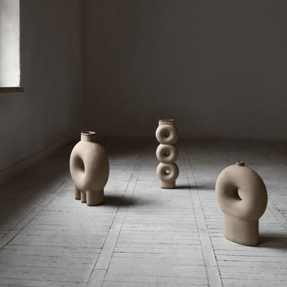 Kumanec One-Legged Vase - Image 4
