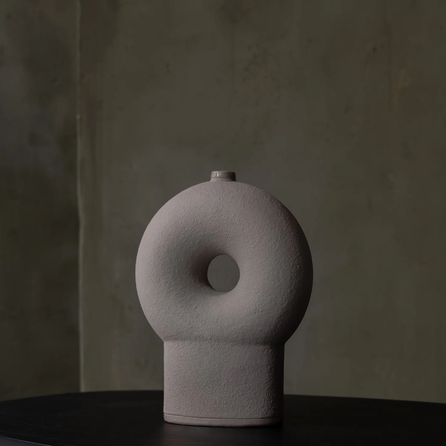 Kumanec One-Legged Vase - Image 5