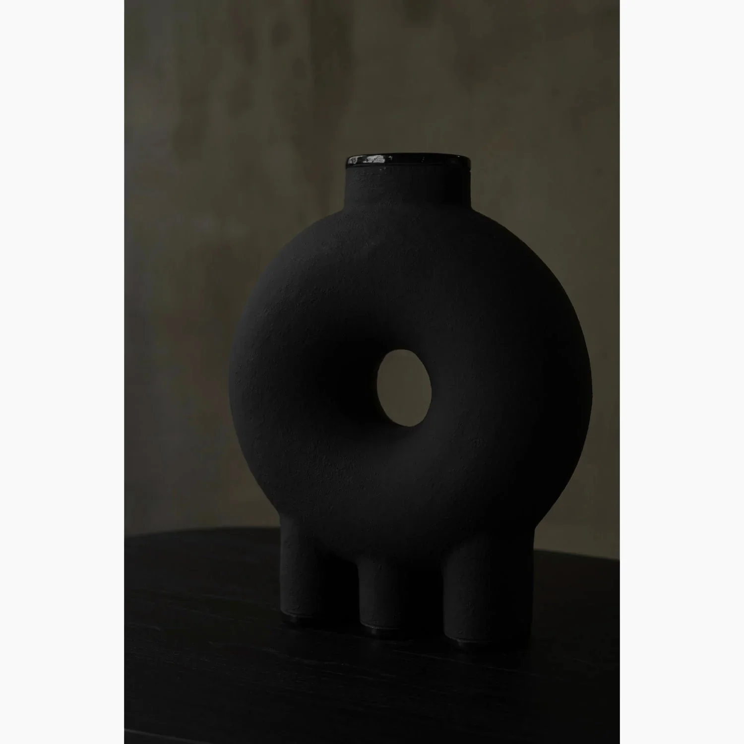 Kumanec Three-Legged Vase - Image 11