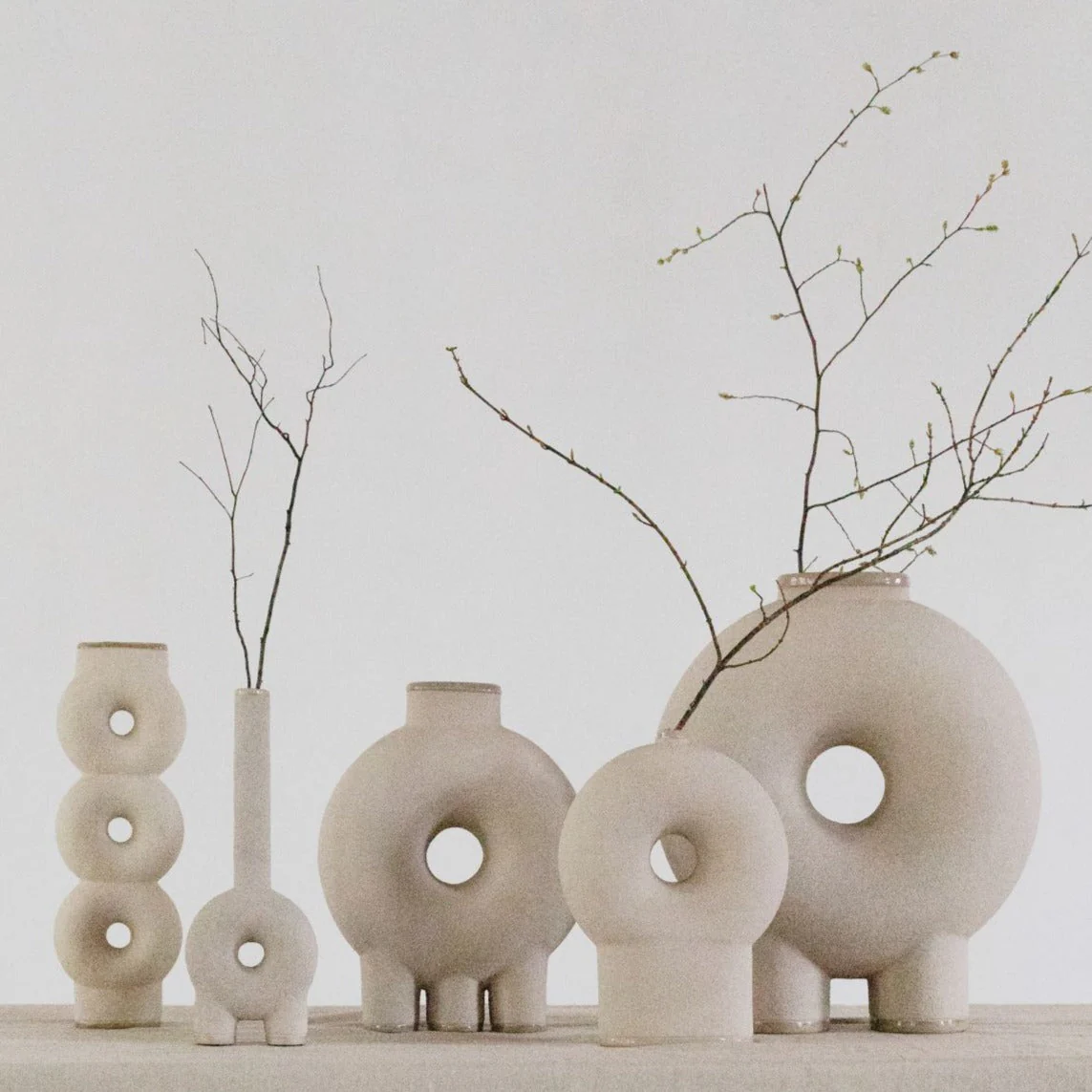 Kumanec Three-Legged Vase - Image 2