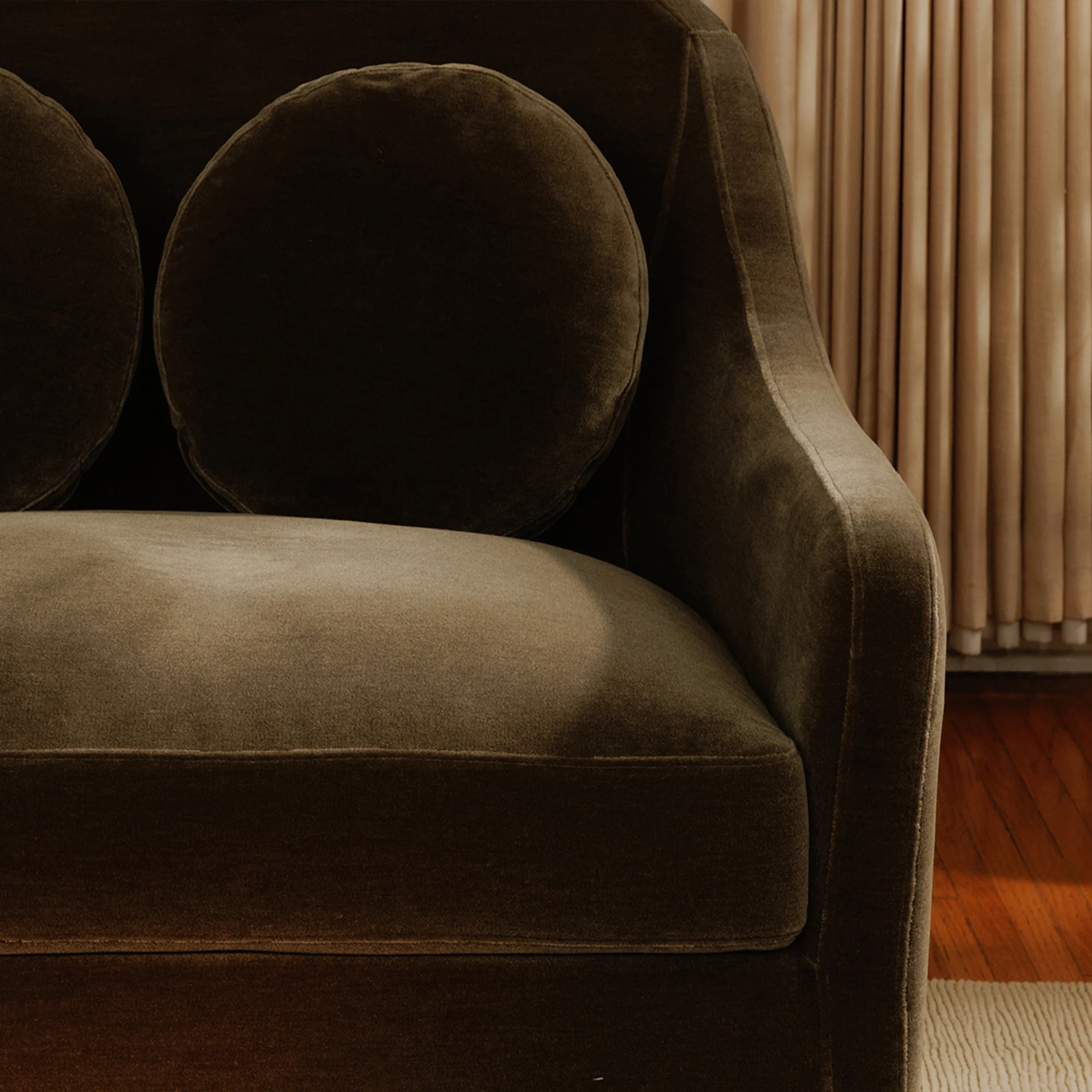 Lucy Sofa - Image 9