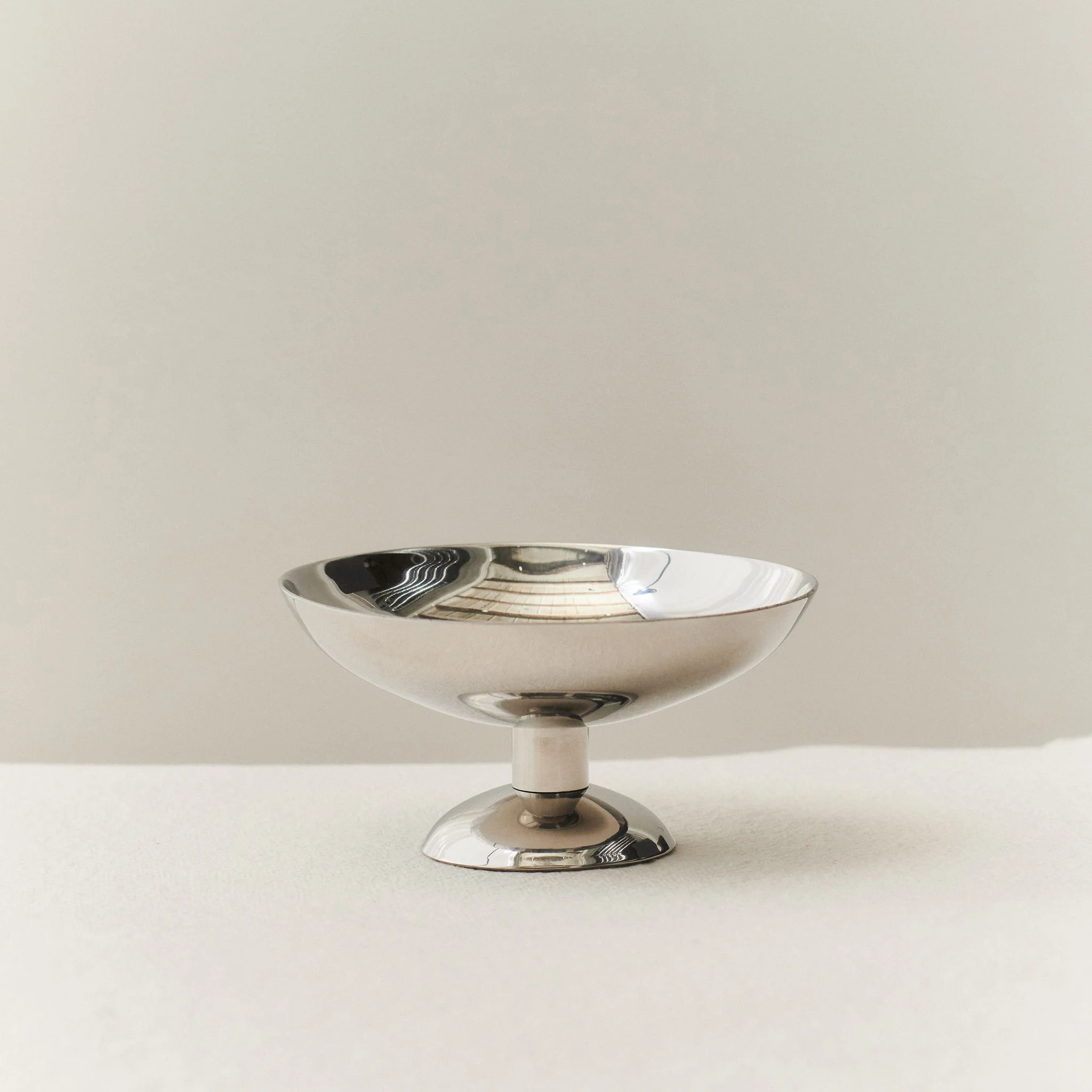 Metal Champagne Coupe - Image 4