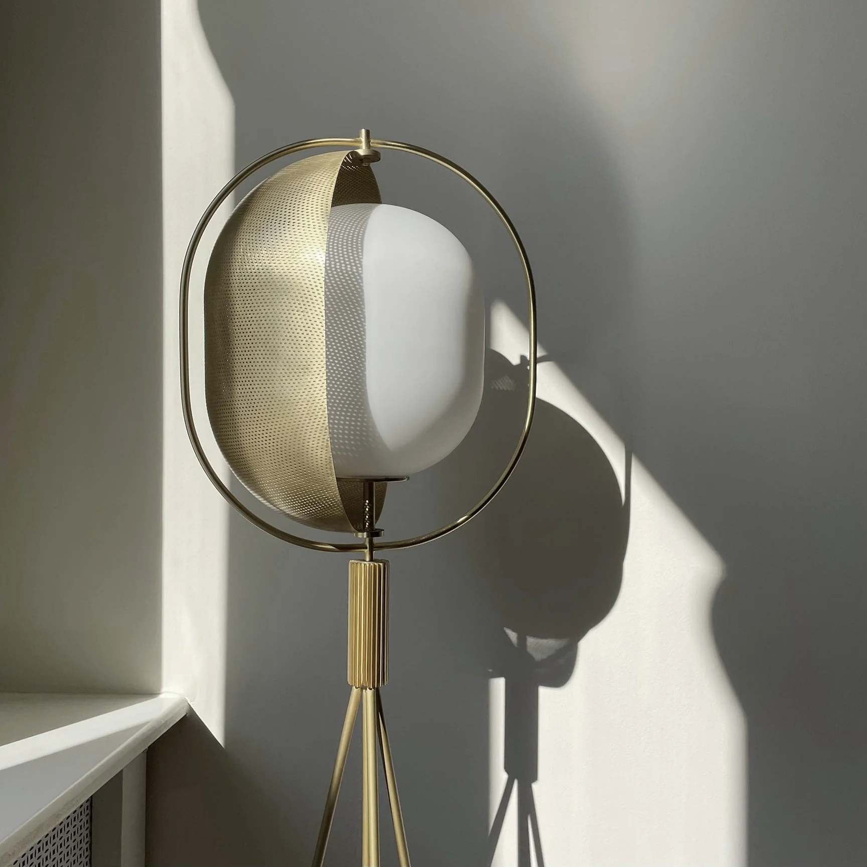 Pearl Floor Lamp - Brass - Image 5