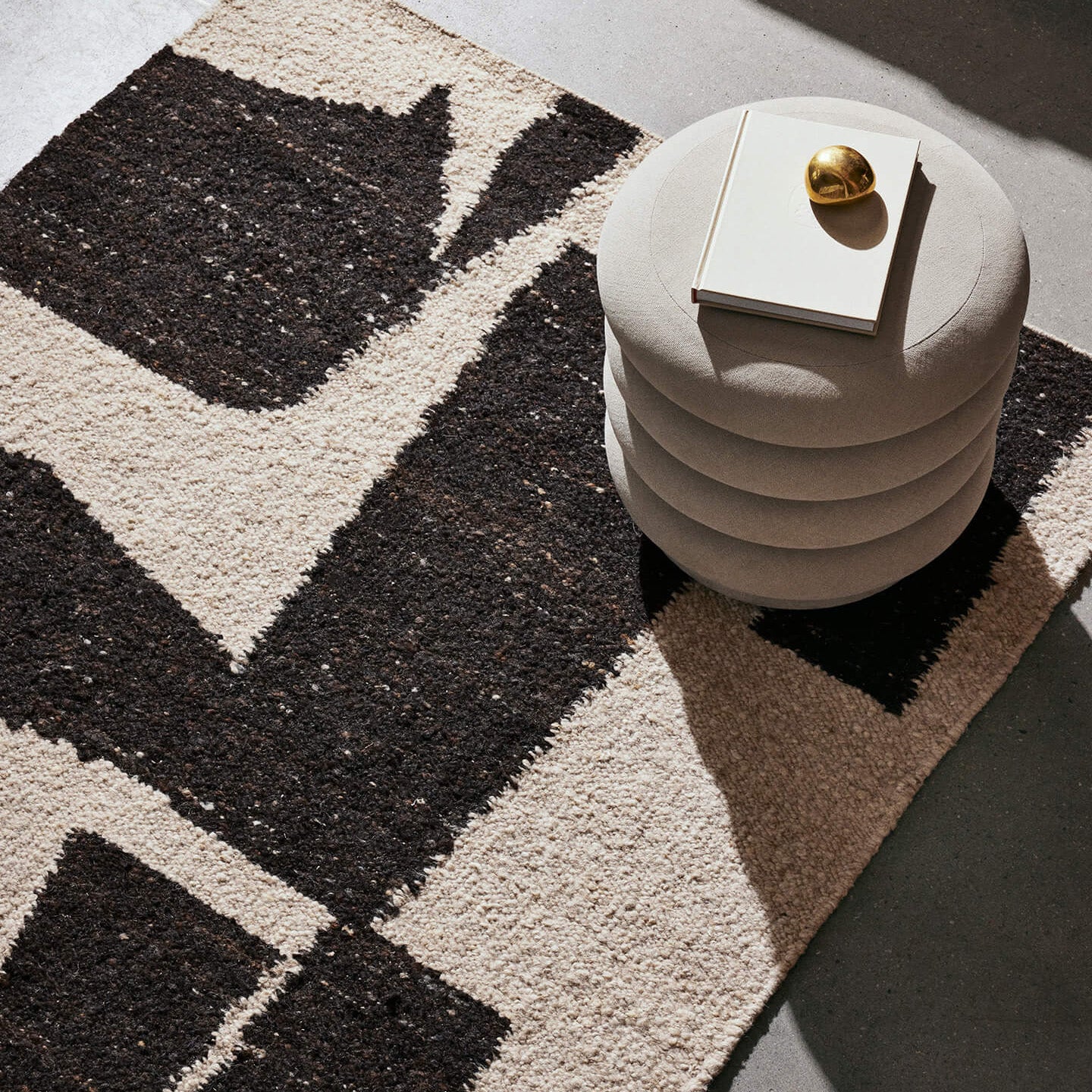 Piece Rug - Off-white/Coffee - Image 3