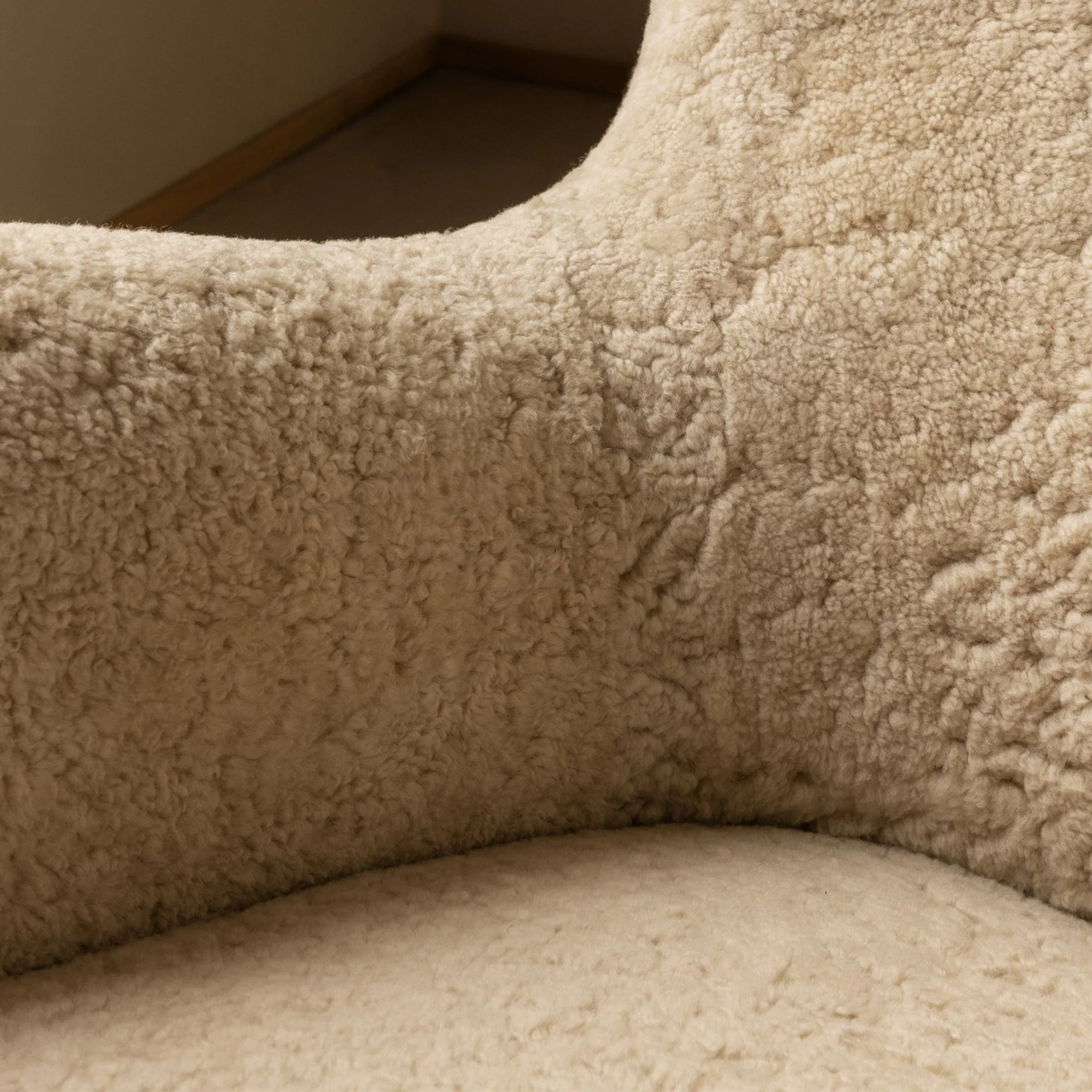 Sampo Chair - Sheepskin - Image 14
