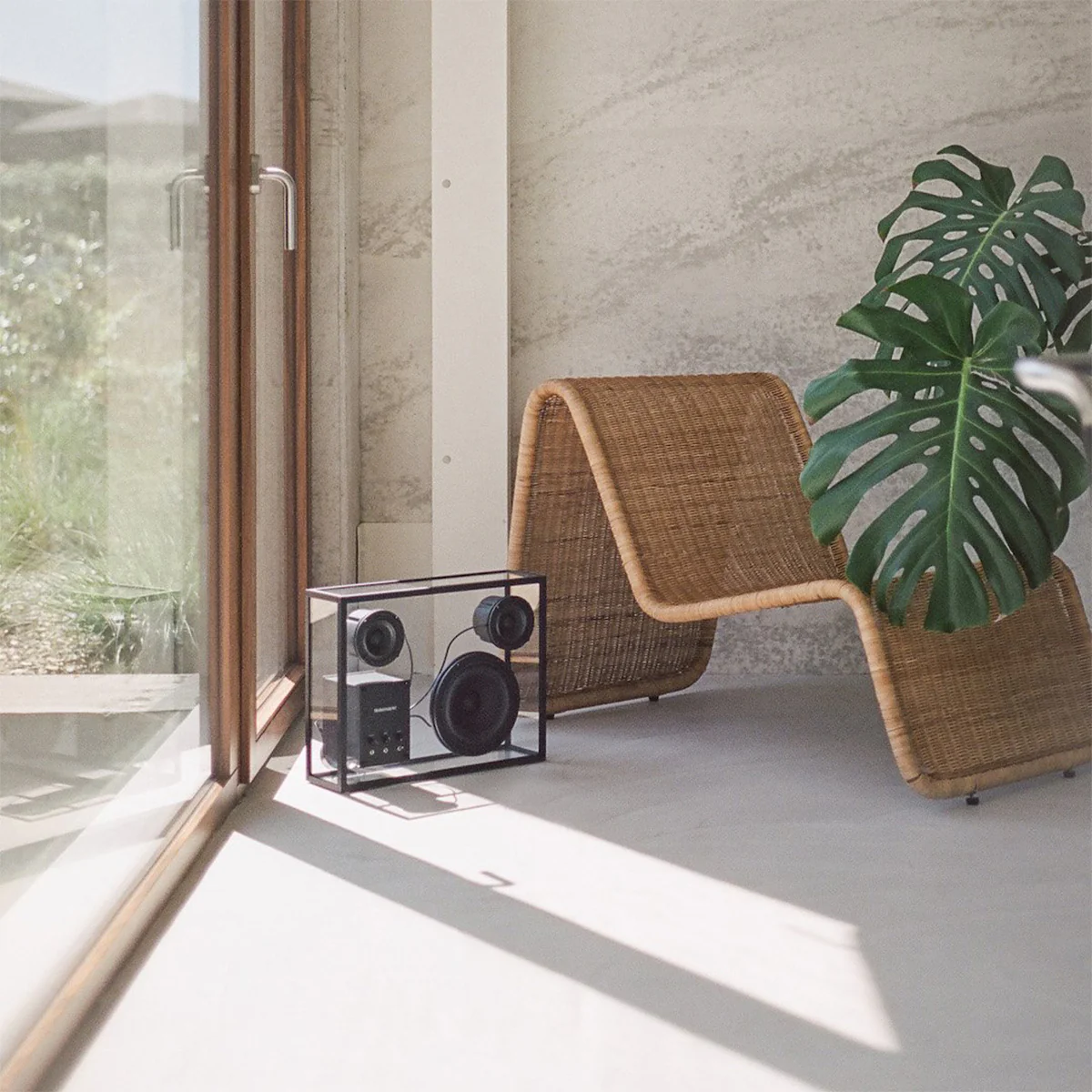 Transparent Speaker | Wi-Fi connected - Image 4