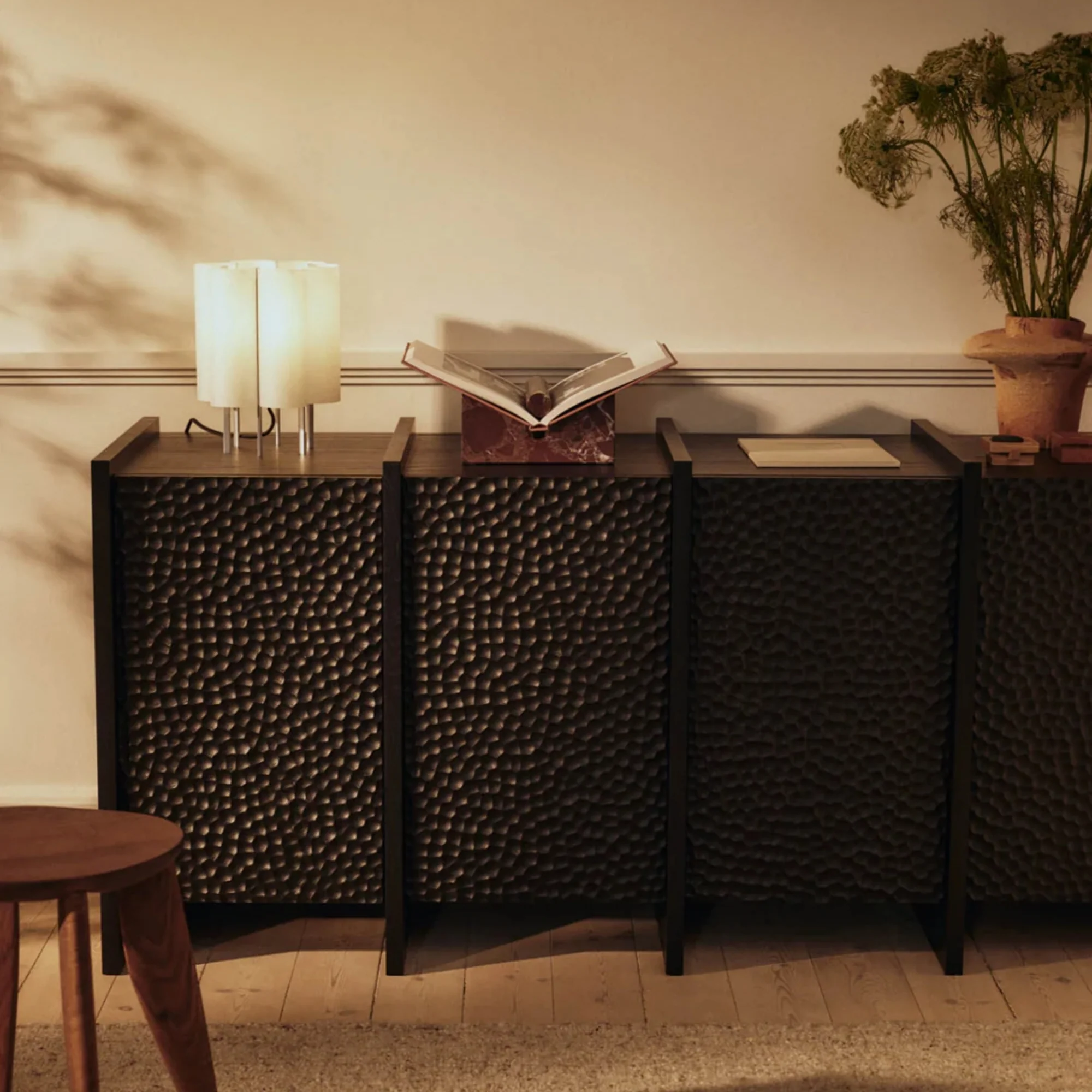 Tvara Book Stand - Image 3