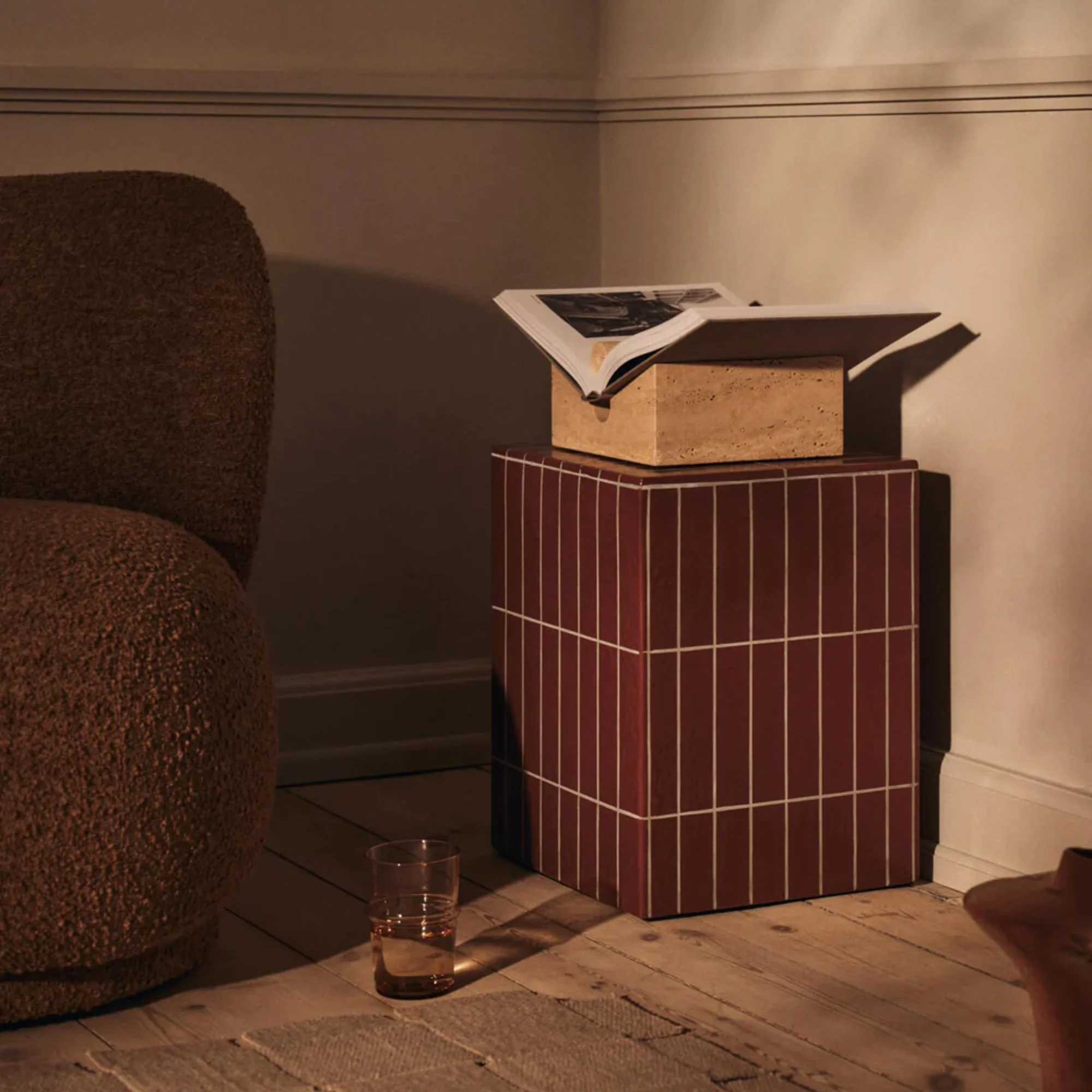 Tvara Book Stand - Image 6