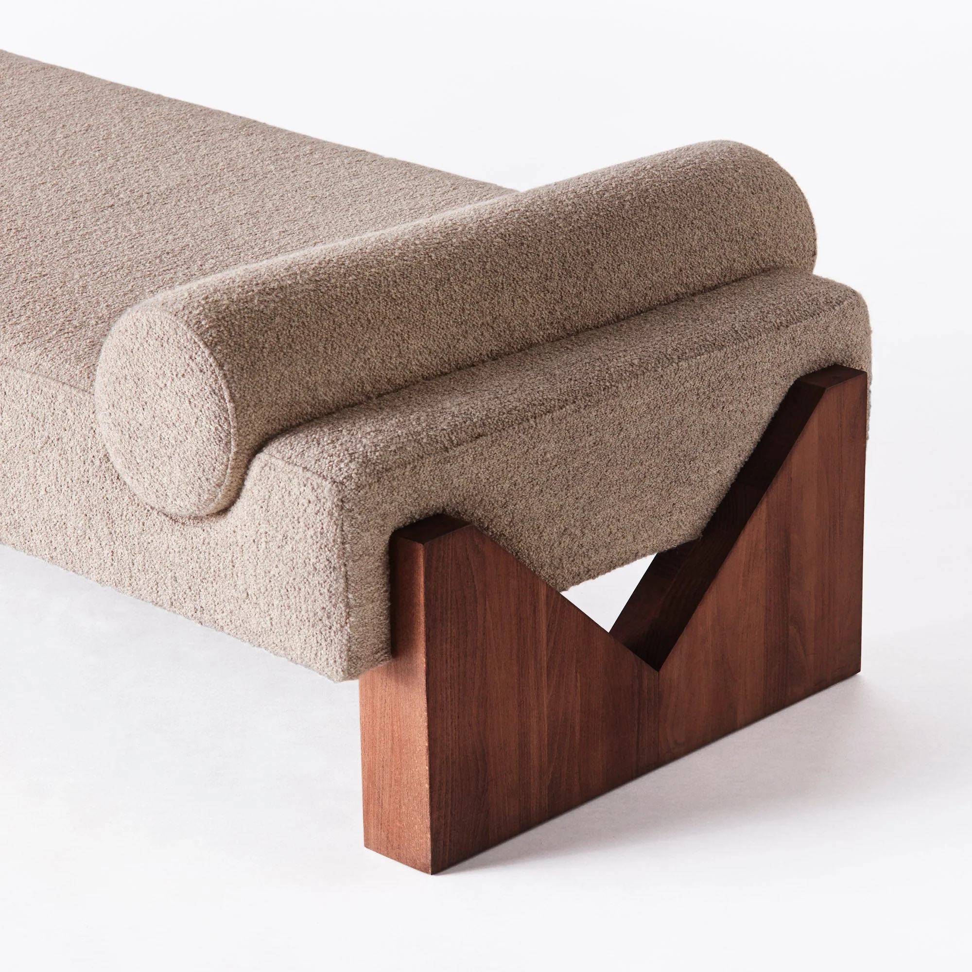 V Day Bed Boucle - Image 6