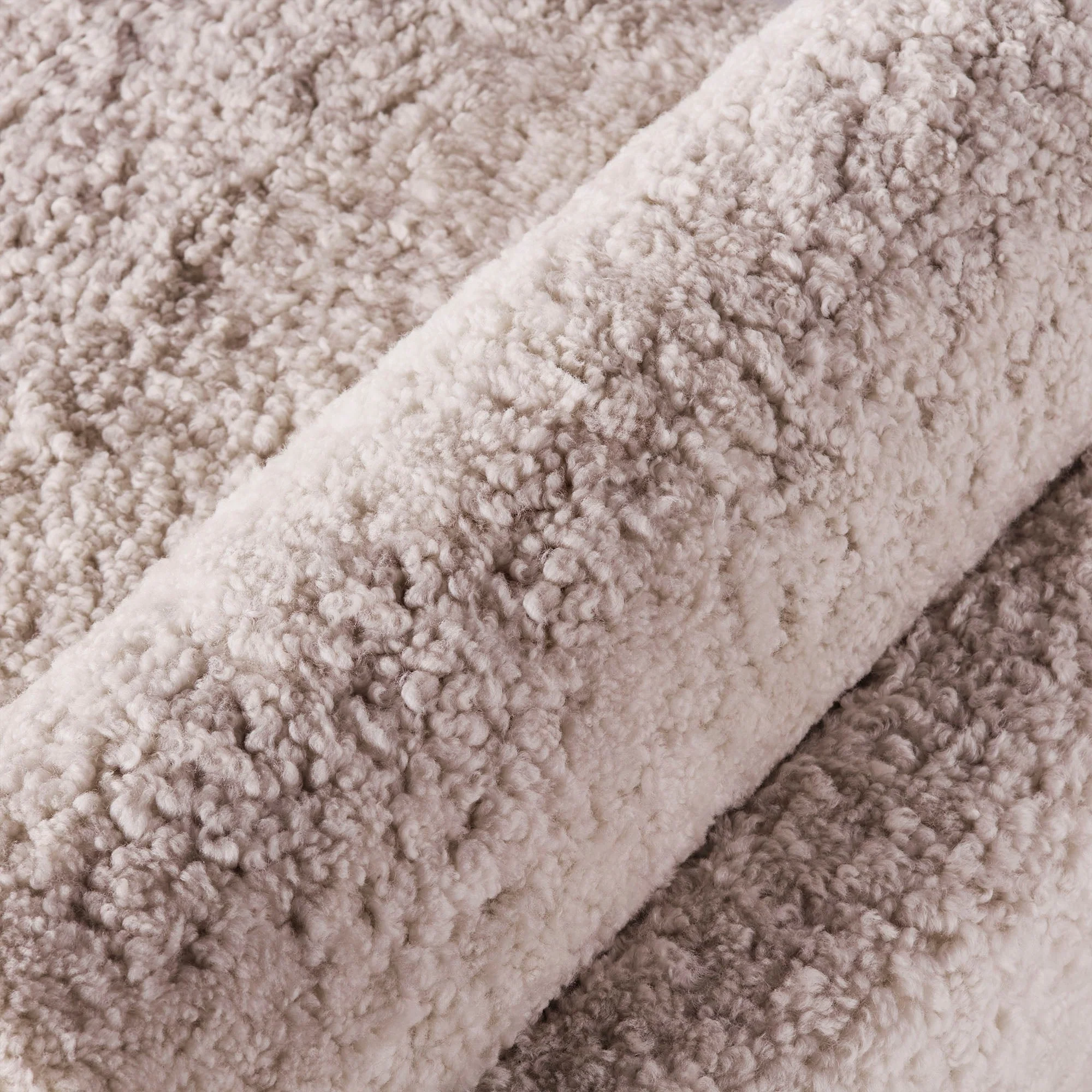 V Day Bed Sheepskin - Image 4