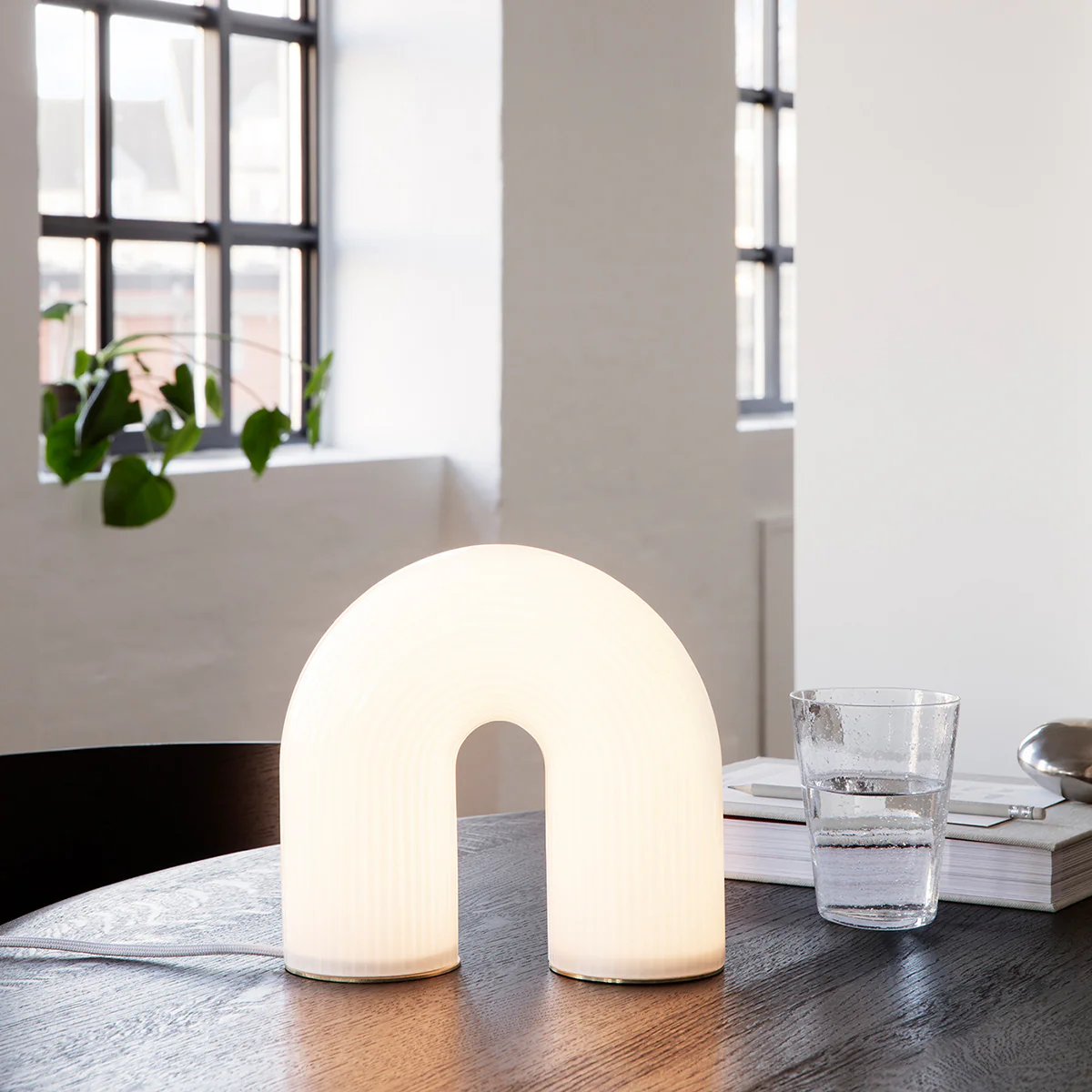 Vuelta Table Lamp - White - Image 2