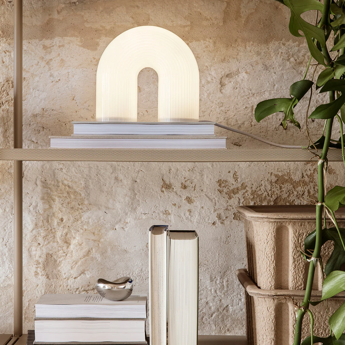 Vuelta Table Lamp - White - Image 4