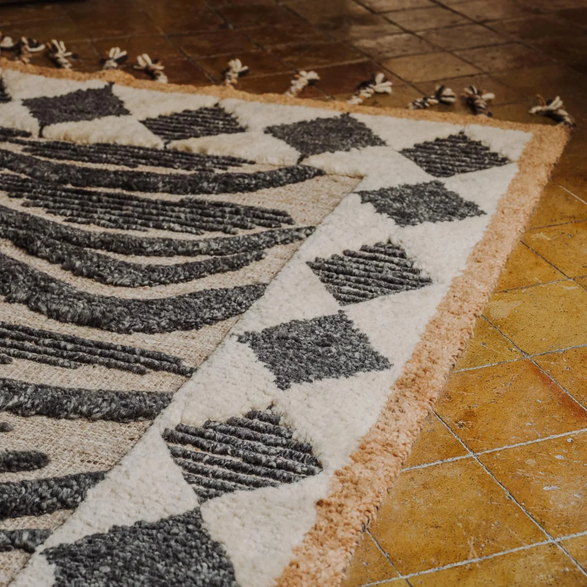 Wildcat Rug Ash Black - Image 3